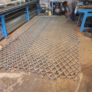 fabrication et installation rideau métallique à tube ondulés